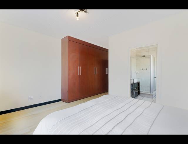 2 BEDROOM APARTMENT FOR SALE IN SUNNINGHILL